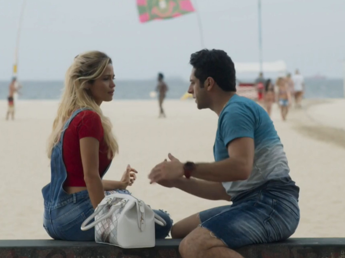 Sandra Helena (Nanda Costa) e Agnaldo (João Baldasserini) em Pega Pega (Reprodução/Globo)