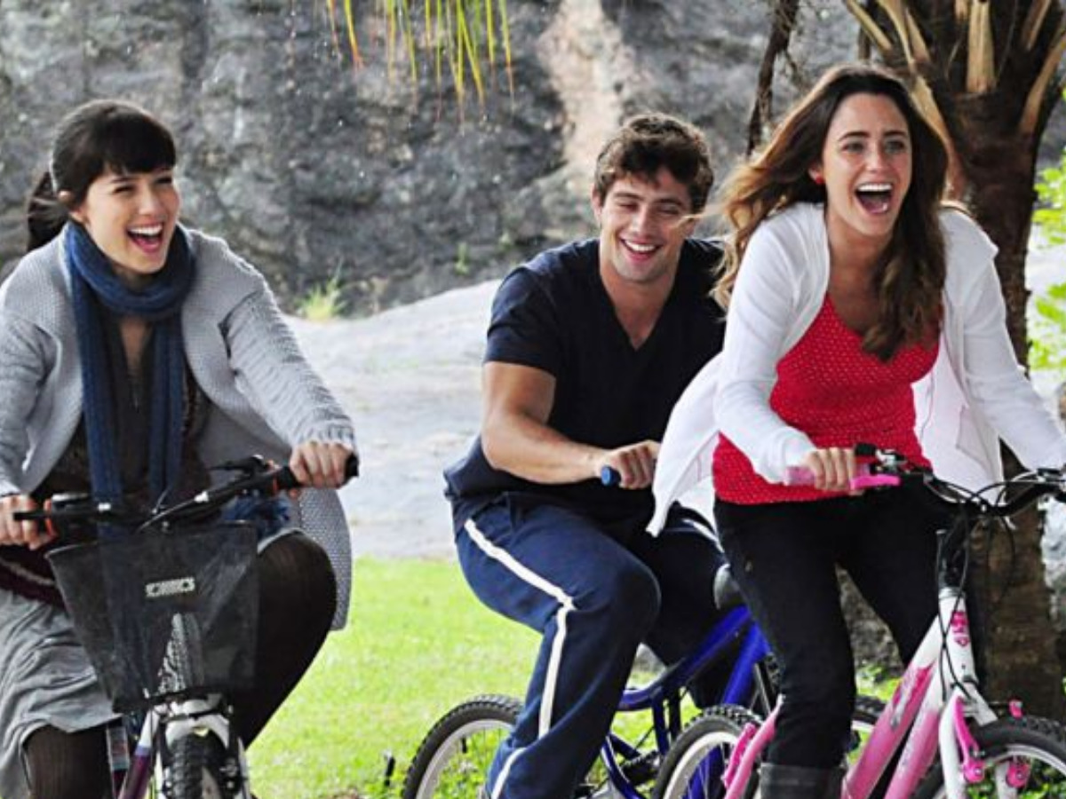 Ana (Fernanda Vasconcellos), Manu (Marjorie Estiano) e Rodrigo (Rafael Cardoso) em A Vida da Gente (Reprodução/Globo)