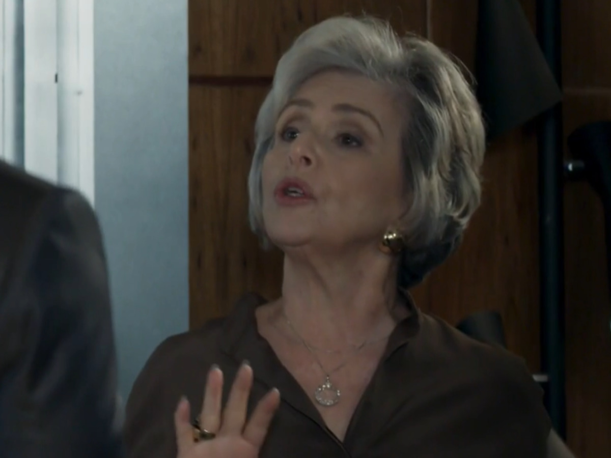 Sabine (Irene Ravache) em Ti Ti Ti (Reprodução/Globo)