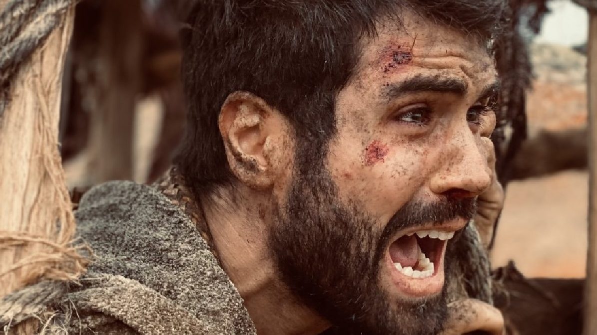 Em Gênesis, José (Juliano Laham) é vendido como escravo pelos irmãos (Divulgação/Record TV)
