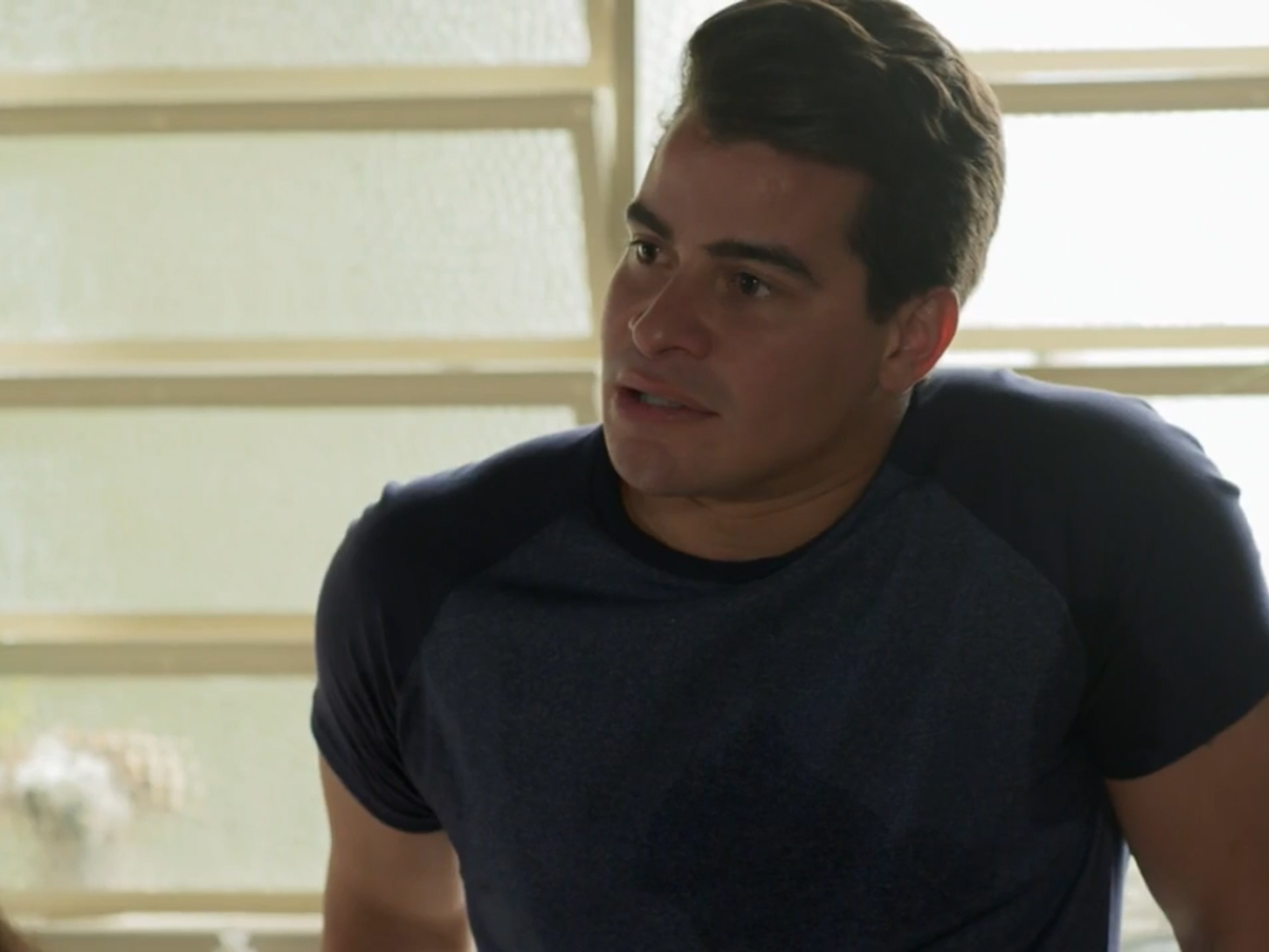 Júlio (Thiago Martins) em Pega Pega