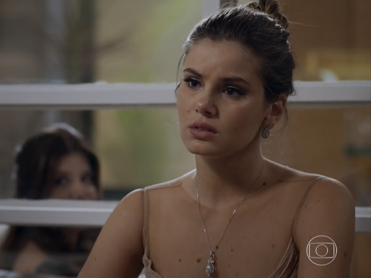 Luíza (Camila Queiroz) em Pega Pega