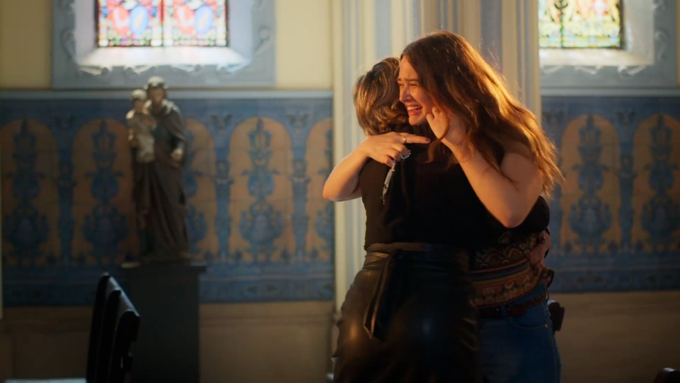 Luna (Juliana Paiva) e Helena (Flávia Alessandra) de Salve-se Quem Puder (Divulgação).