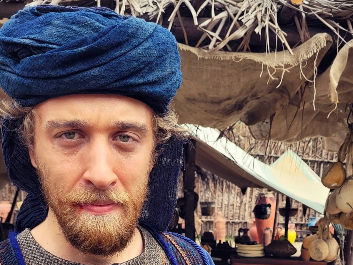 Marcel Octavio como Ian de Gênesis