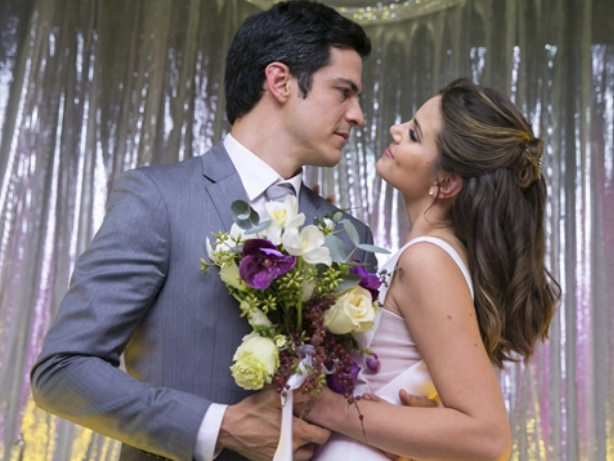 Mateus Solano e Camila Queiroz (Reprodução Globo)