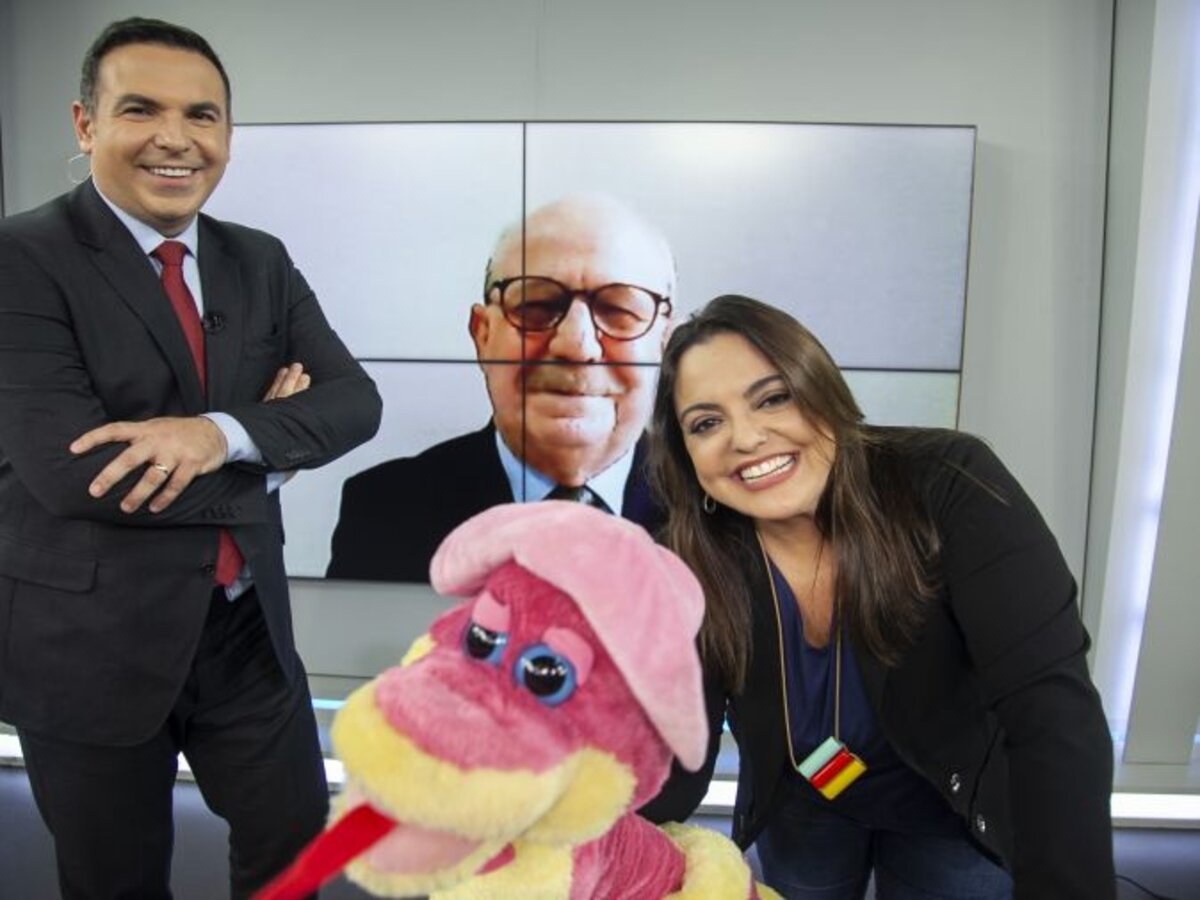 Reinaldo Gottino, Fabíola Reipert e Renato Lombardi, apresentadores de A Hora da Venenosa