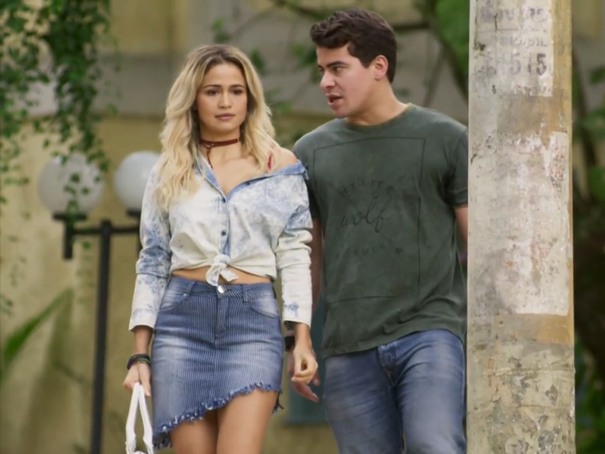 Sandra Helena (Nanda Costa) e Júlio (Thiago Martins) em Pega Pega