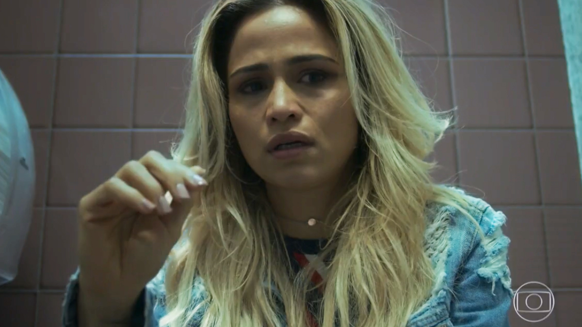 Sandra Helena (Nanda Costa) em Pega Pega