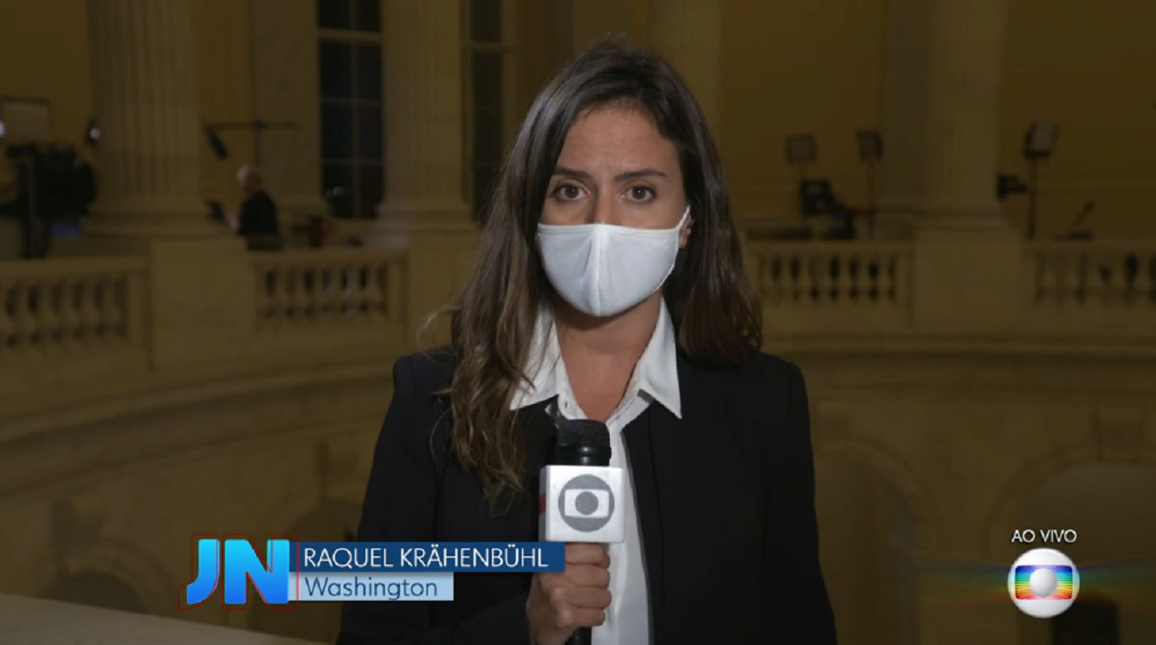 Repórter Raquel Krähenbühl durante o Jornal Nacional