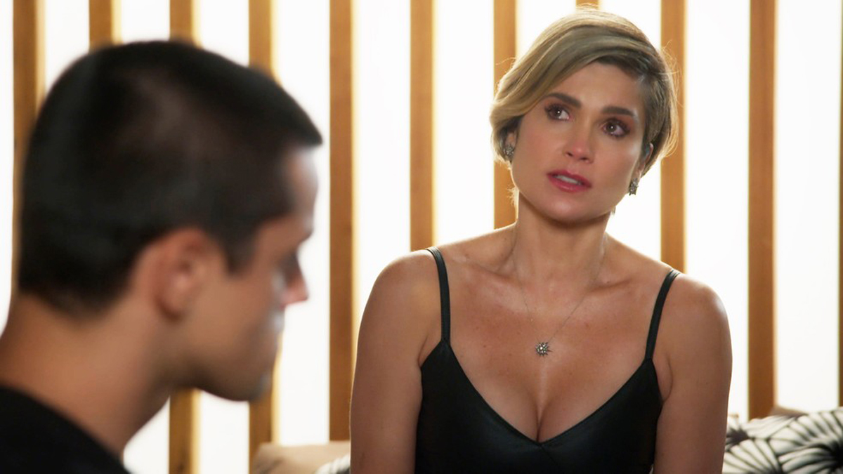 Téo (Felipe Simas) Helena (Flávia Alessandra) em Salve-se Quem Puder
