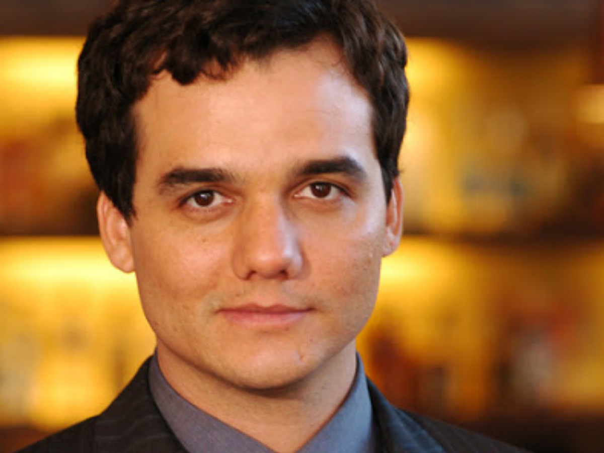 Wagner Moura é Olavo em Paraíso Tropical (Reprodução Globo)