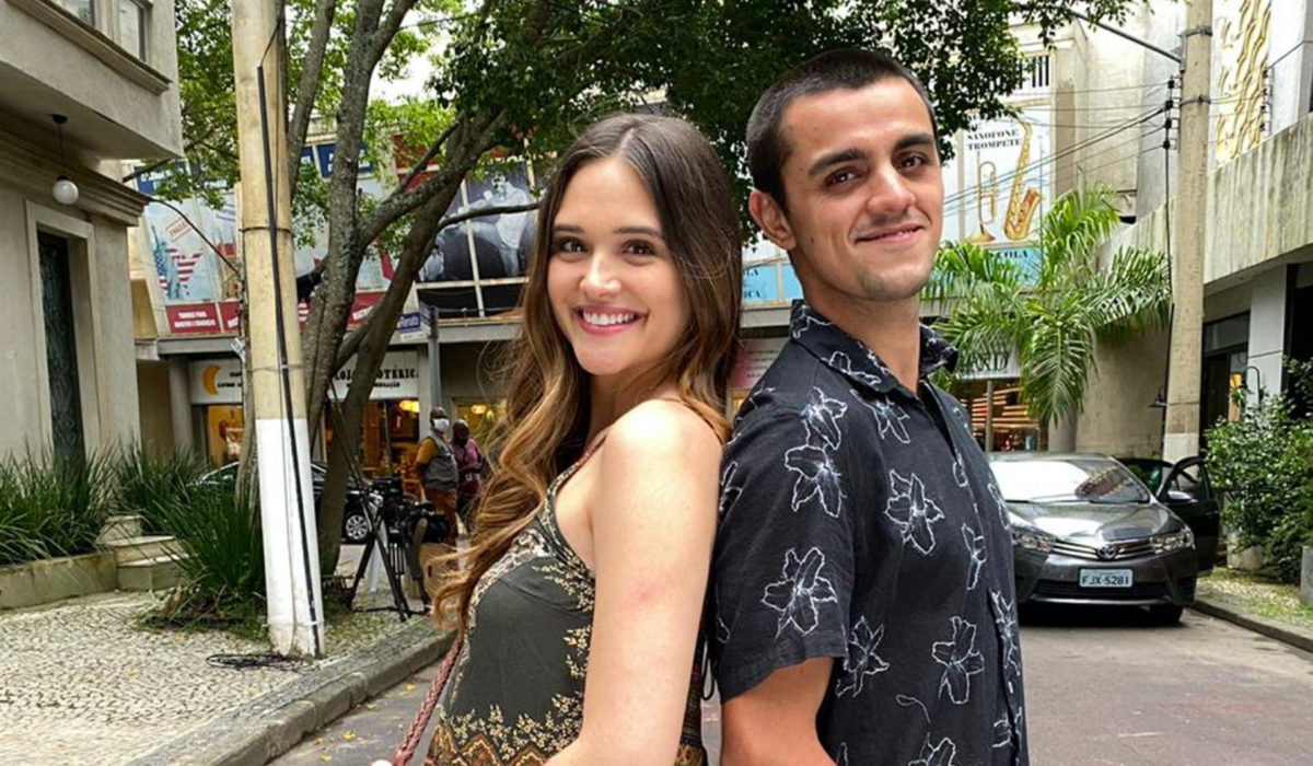 Luna (Juliana Paiva) e Téo (Felipe Simas) de Salve-se Quem Puder (Divulgação)