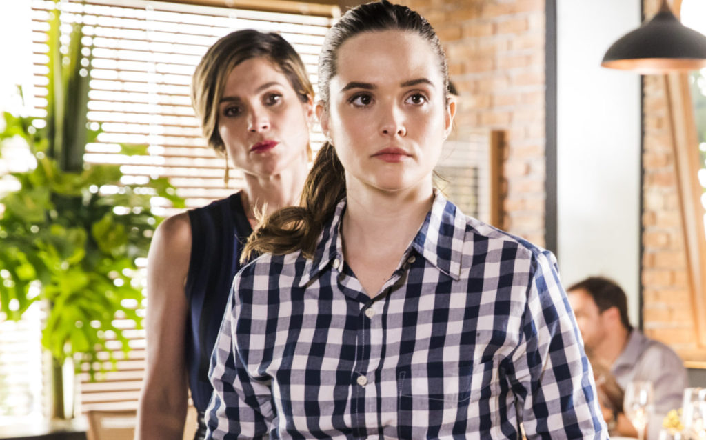 Luna/Fiona (Juliana Paiva) e Helena (Flávia Alessandra) de Salve-se Quem Puder (Divulgação/Globo)