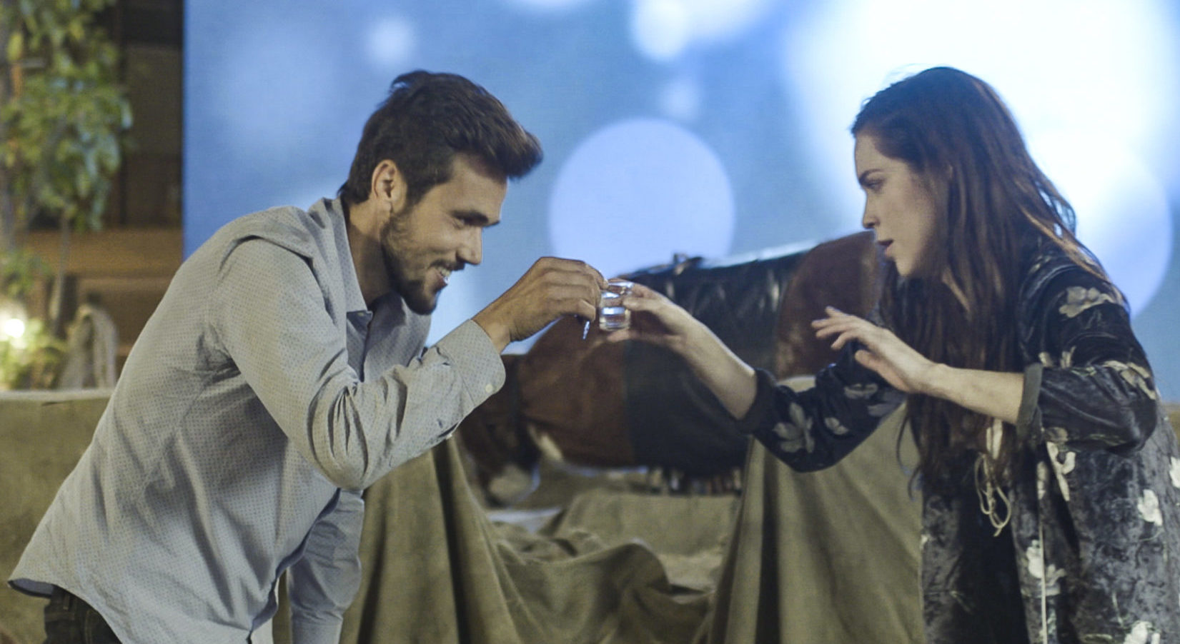 Júlia (Sophia Abrahão) e Rafael (Bruno Ferrari) em Salve-se Quem Puder (Divulgação)