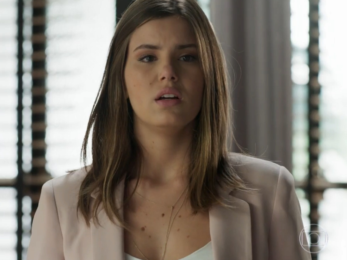 Luiza (Camila Queiroz) em Pega Pega