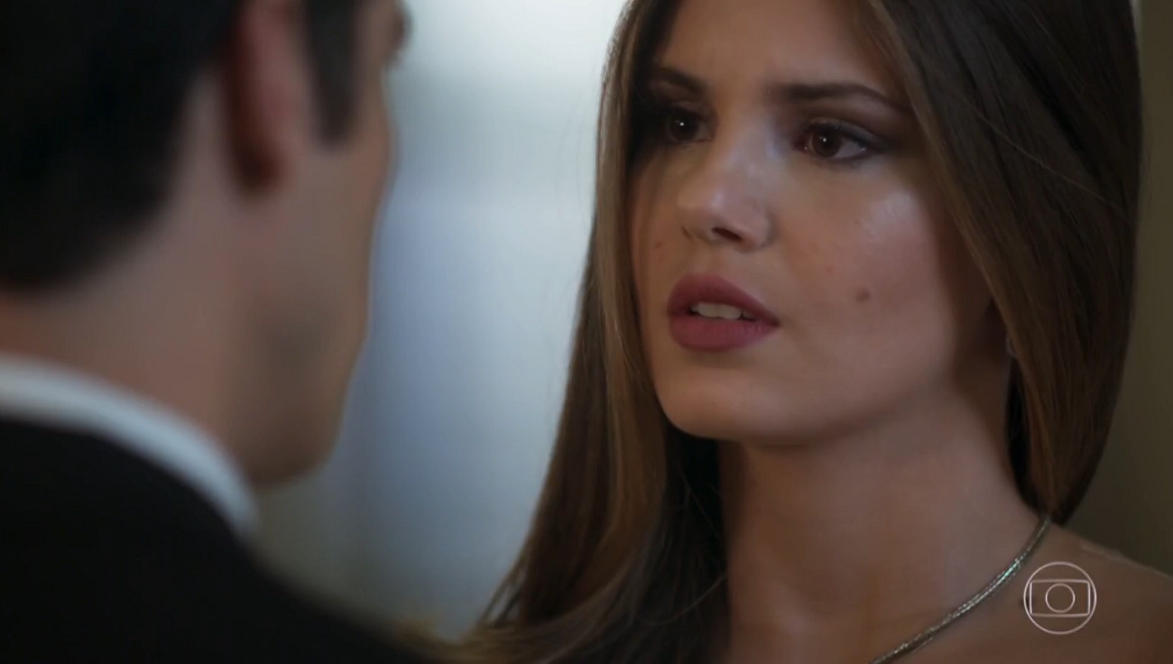 Eric (Mateus Solano) e Luiza (Camila Queiroz) de Pega Pega