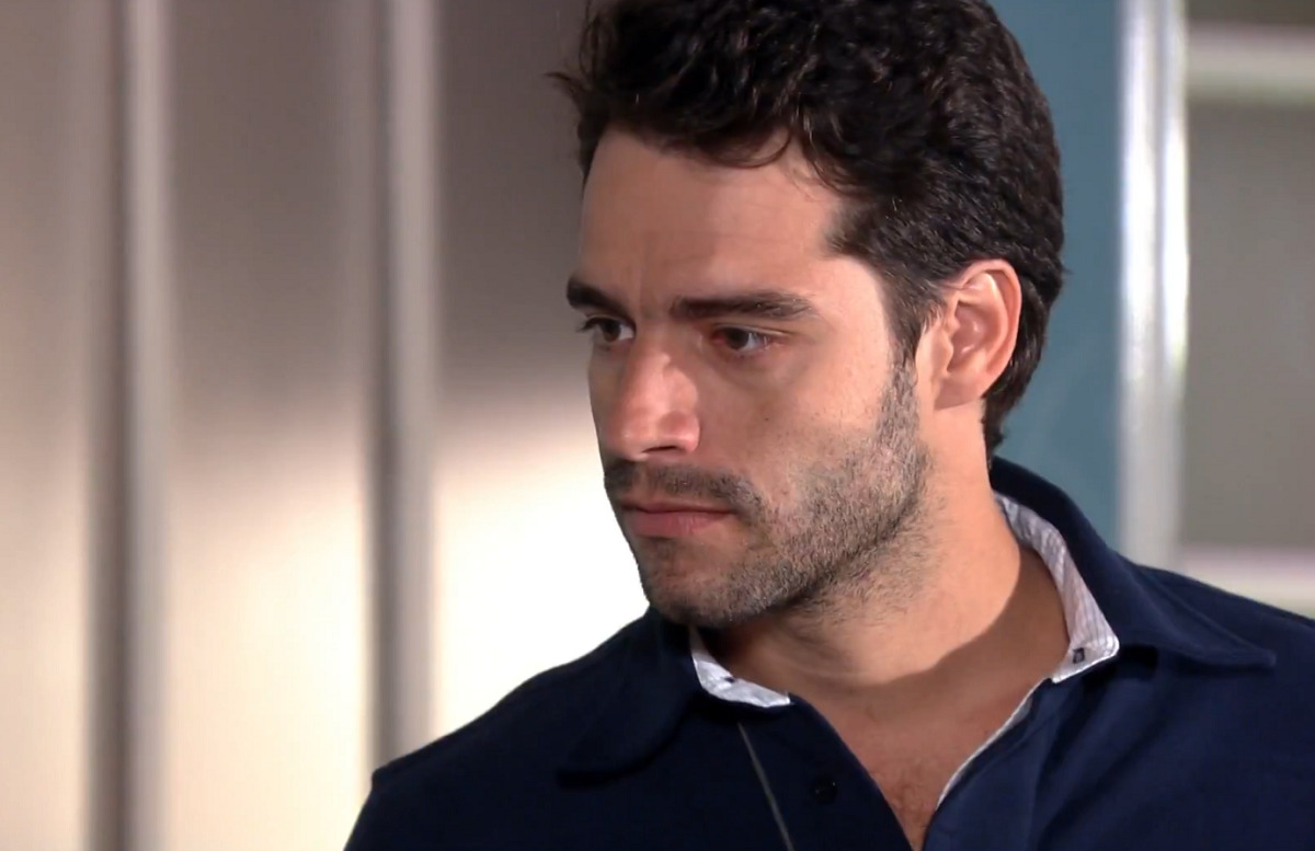 Renato (Guilherme Winter) em Ti-ti-ti