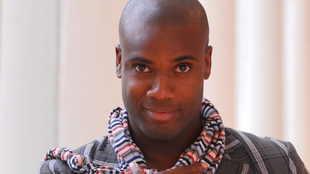 Adriano (Rafael Zulu) em Ti-Ti-Ti (Divulgação/Globo)