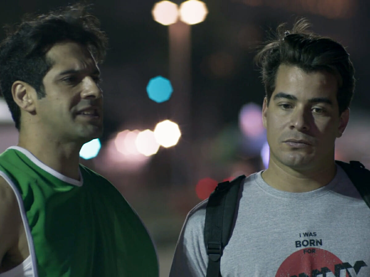 Agnaldo (João Baldasserini) e Júlio (Thiago Martins) em Pega Pega
