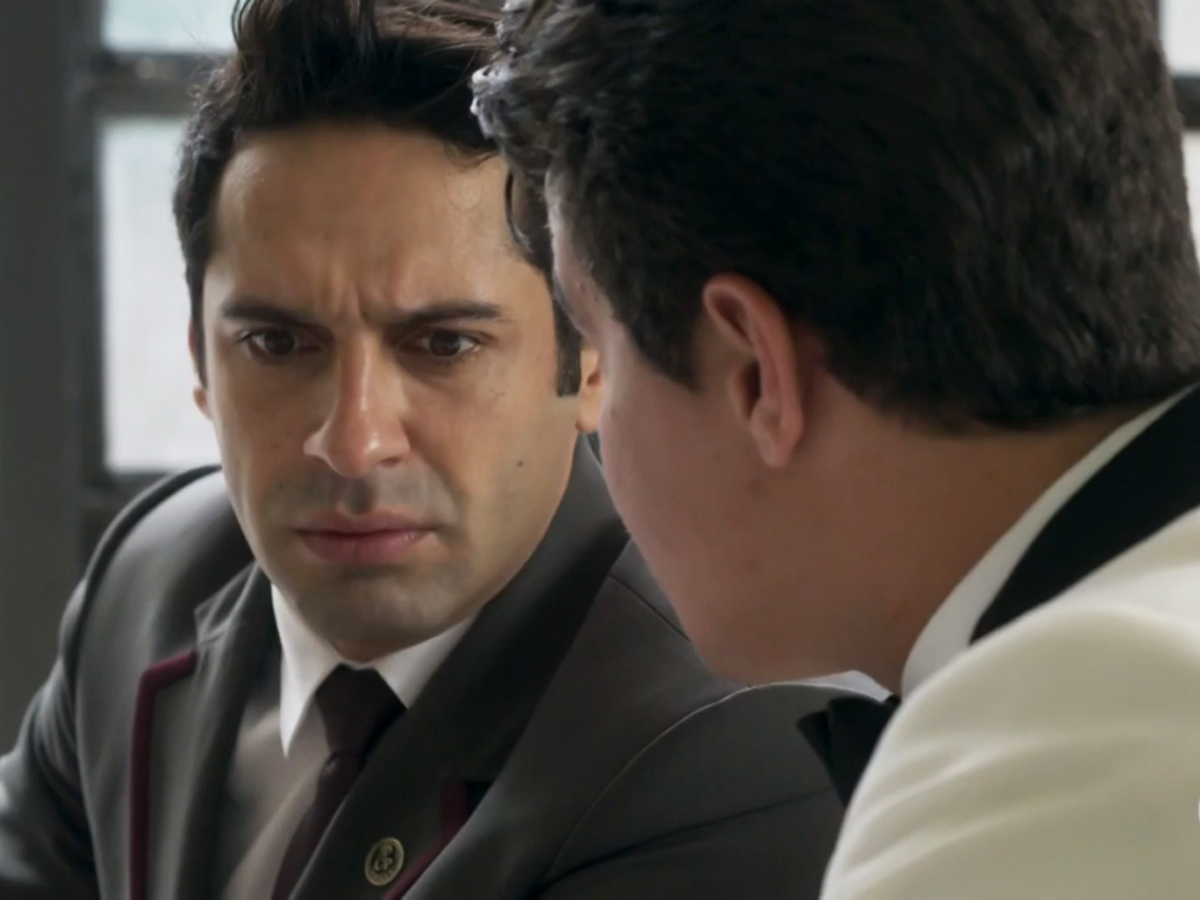 Agnaldo (João Baldasserini) e Júlio (Thiago Martins) em Pega Pega