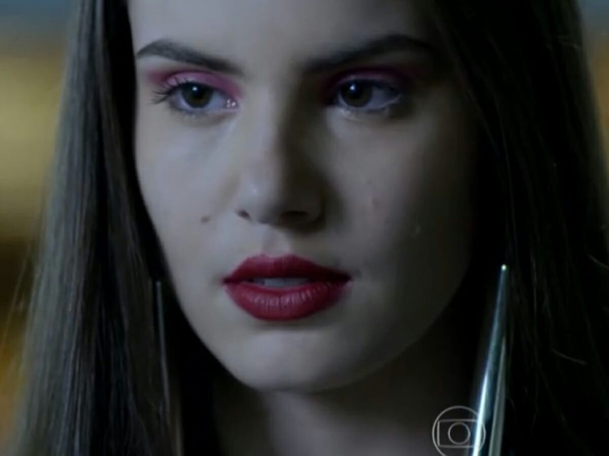 Angel (Camila Queiroz) em Verdades Secretas