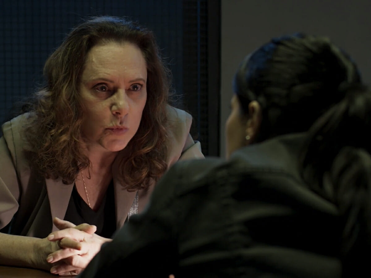 Arlete (Elizabeth Savala) e Antônia (Vanessa Giácomo) em Pega Pega