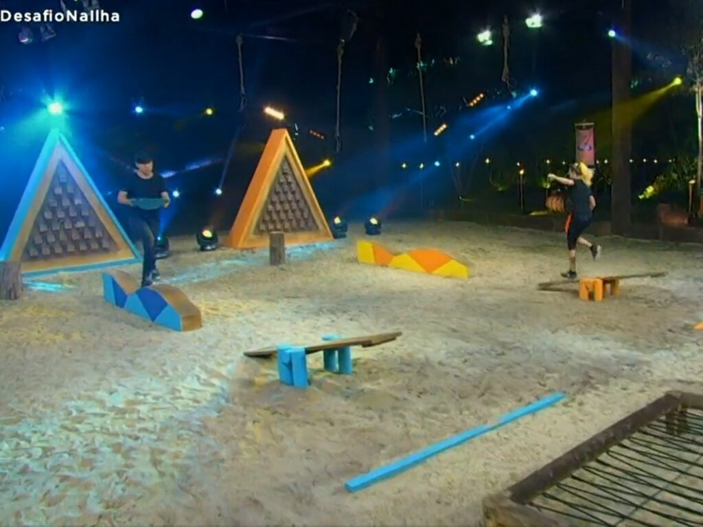 Pyong Lee e Antonela no Desafio de Sobrevivência da Ilha Record (Reprodução/PlayPlus)