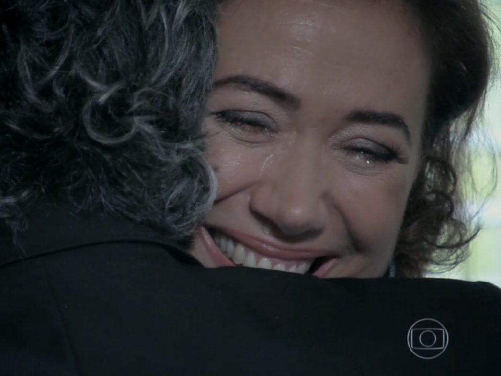 Maria Marta (Lilia Cabral) vive momento afetivo com Jos&eacute; Alfredo (Alexandre Nero) em Imp&eacute;rio (Reprodu&ccedil;&atilde;o/Globo)