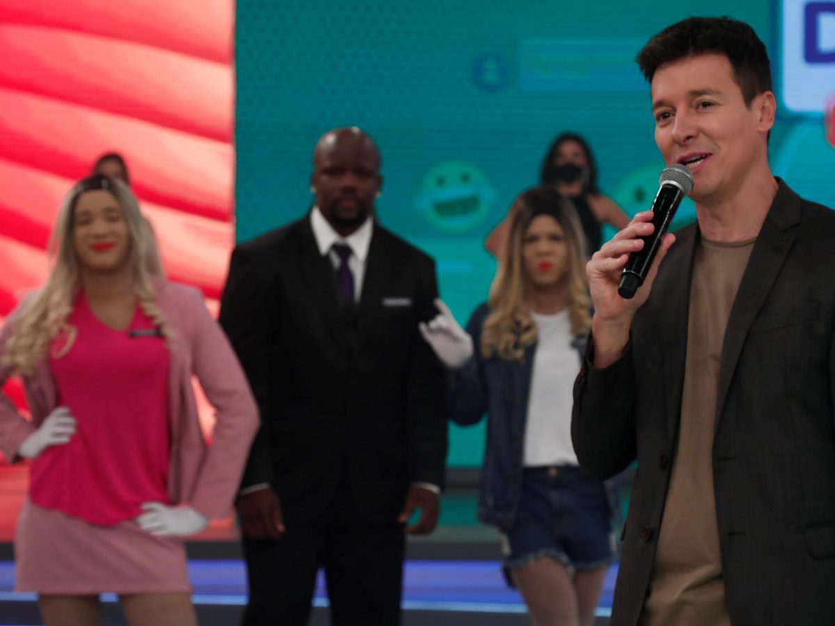 Rodrigo Faro com os convidados do Hora do Faro (Antonio Chahestian/Record TV)