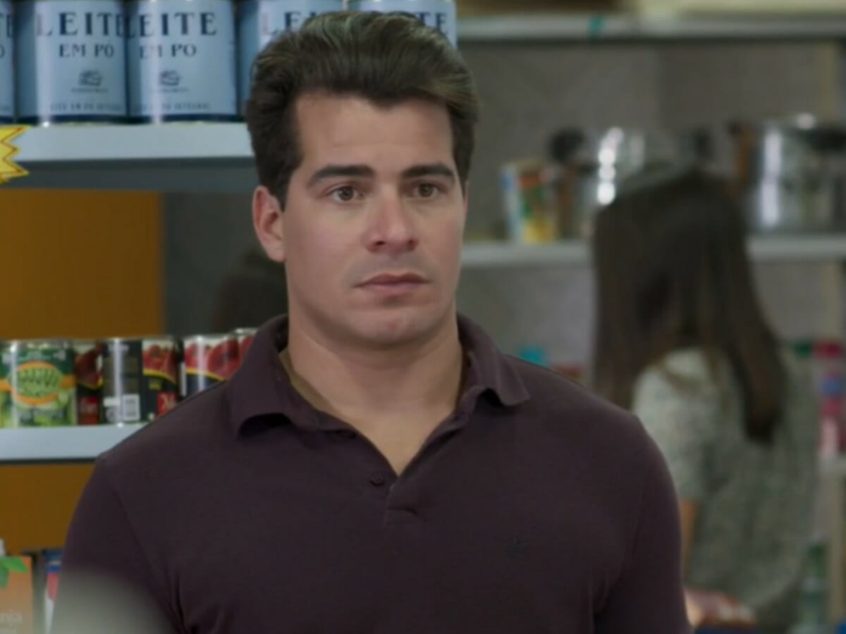 Júlio (Thiago Martins) em Pega Pega (Reprodução/Globo)