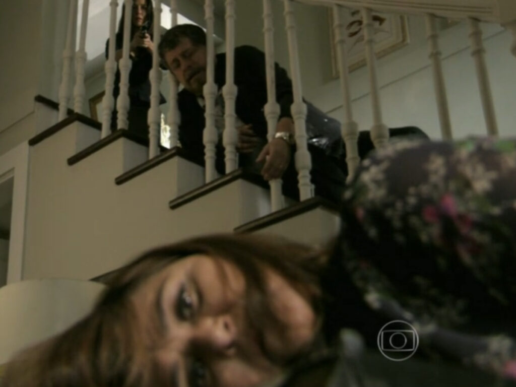 Jurema (Elizângela) e Reginaldo (Flávio Galvão) morrem em Império (Reprodução/Globo)