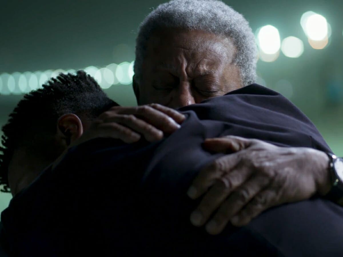 Dom (David Junior) e Cristóvão (Milton Gonçalves) em Pega Pega