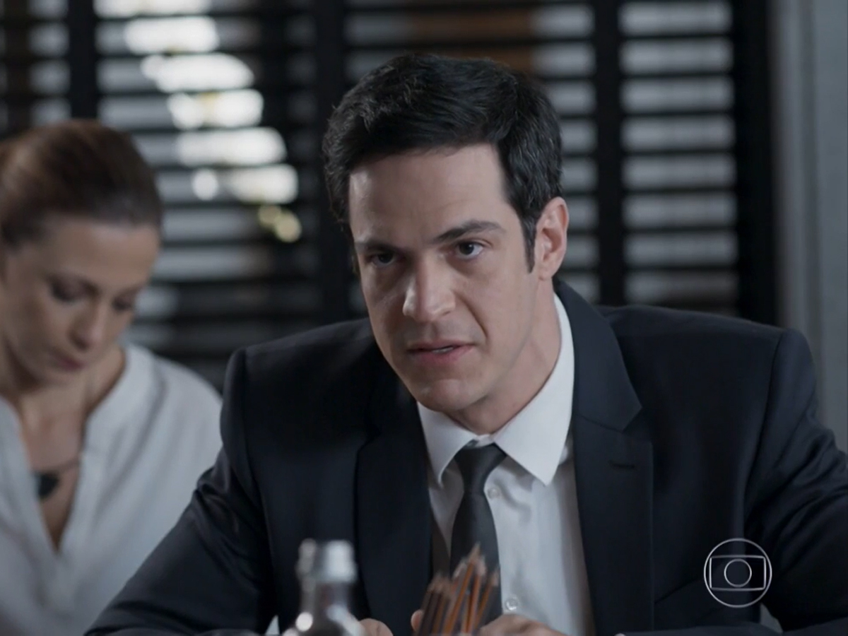 Eric (Mateus Solano) em Pega Pega