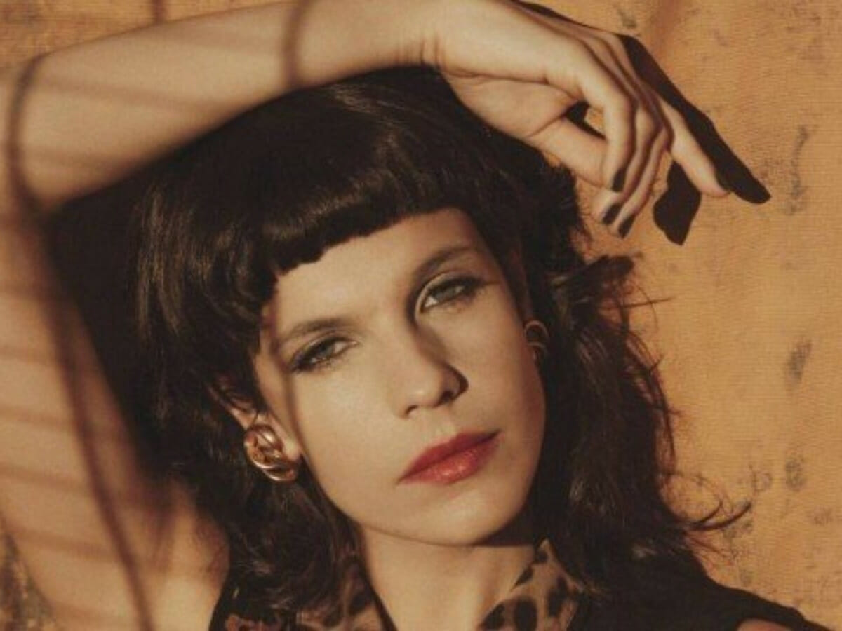 Giovana Echeverria (Foto e beleza Vinícius Mochizuki / Edição de moda Ale Duprat / Produção de moda Kadu Nunnes)