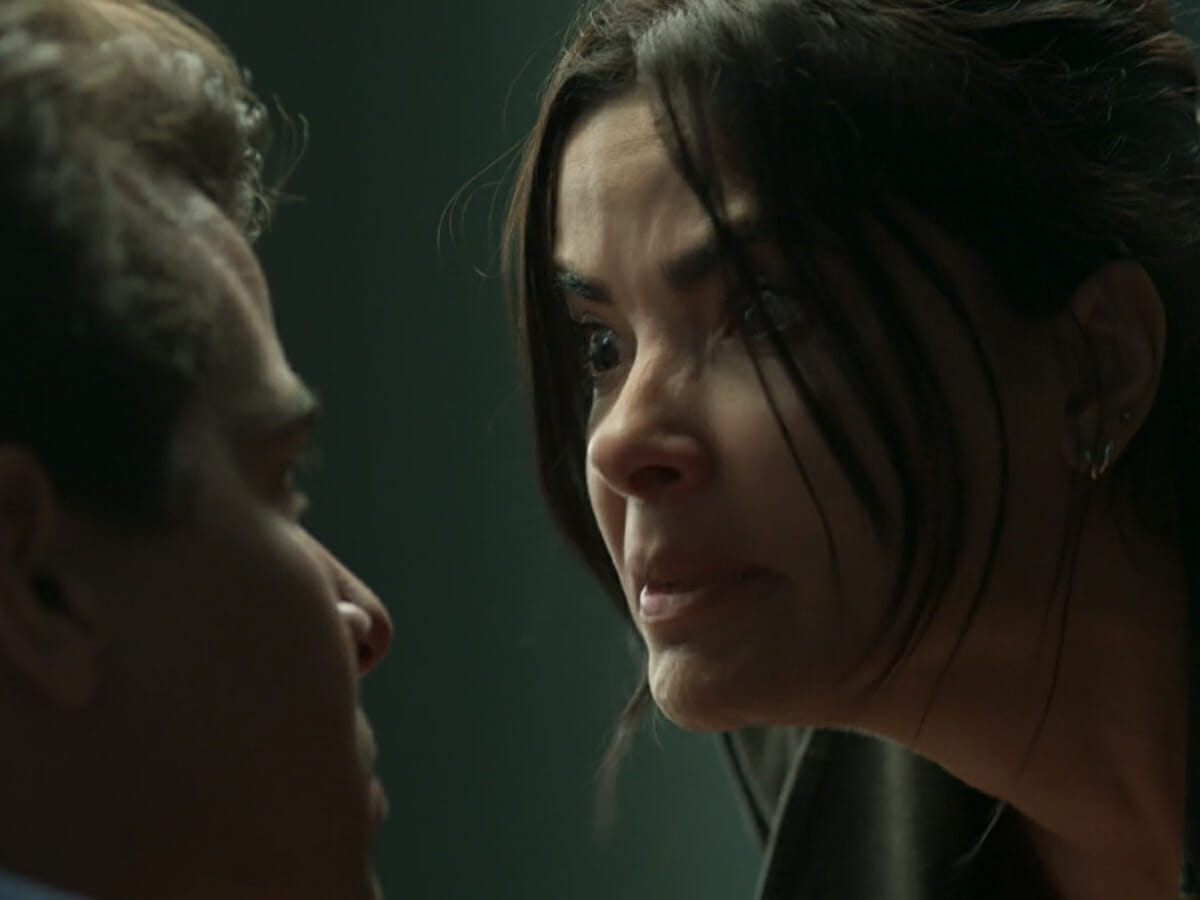 Júlio (Thiago Martins) e Antônia (Vanessa Giácomo) em Pega Pega