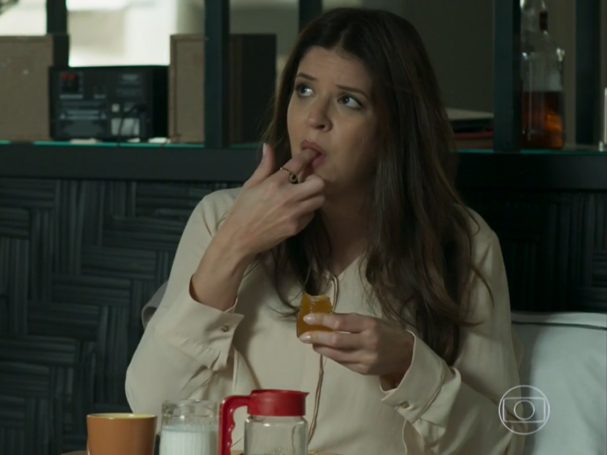 Maria Pia (Mariana Santos) em Pega Pega