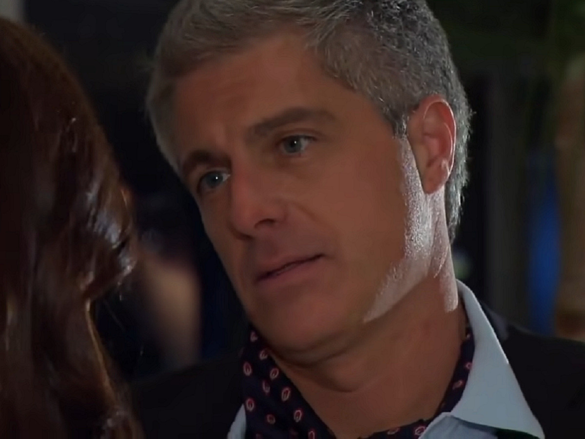 Carlos (Lisardo Guarinos) em Amores Verdadeiros
