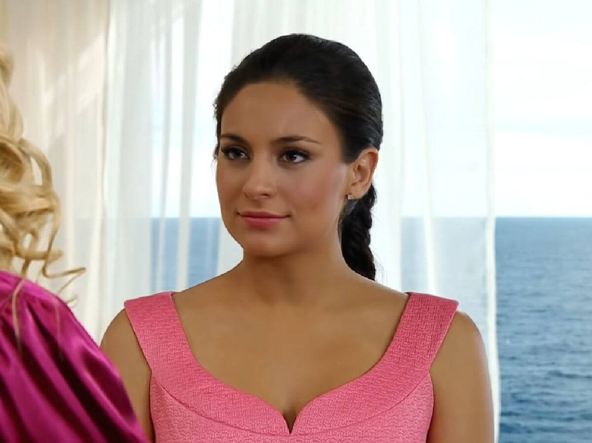 Maricruz / Maria Alessandra (Ana Brenda Contreras) em Coração Indomável (Reprodução/YouTube)