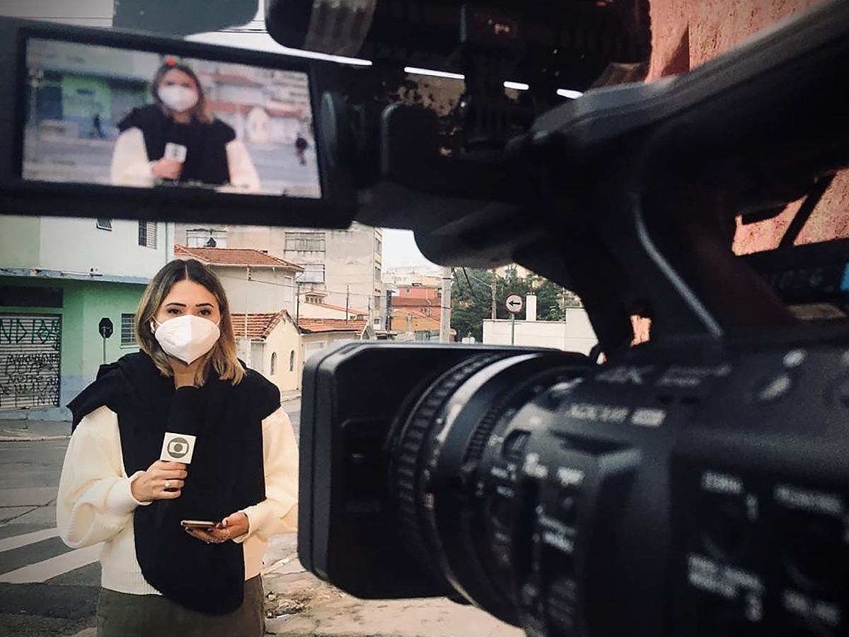 A repórter Cristina Mayumi, da Globo