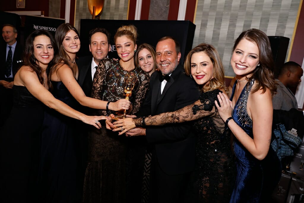 Elenco de Verdades Secretas festeja o prêmio Emmy dado à novela (Rodrigo Barbosa/Globo)