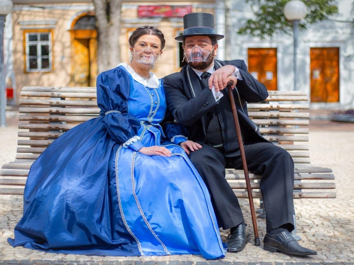Atores representam figuras históricas em ação da TV Tem