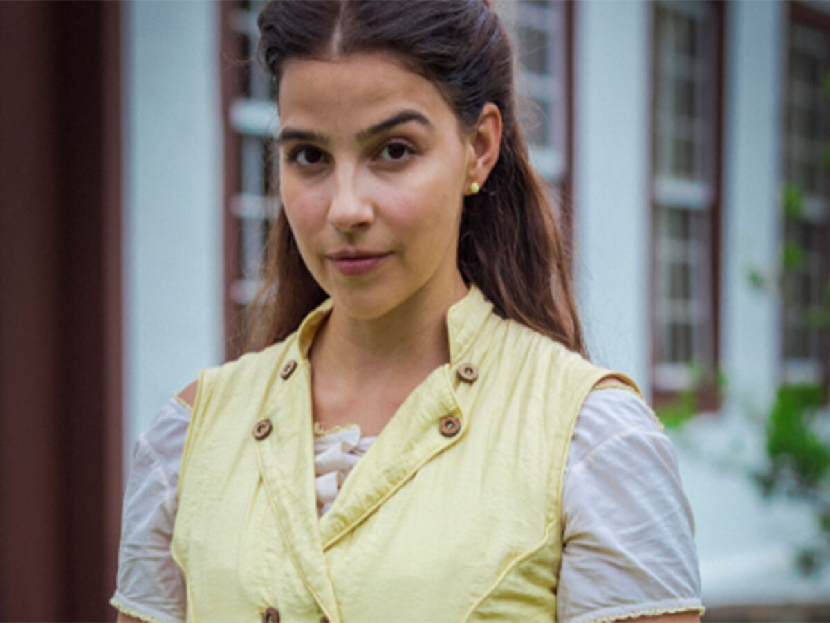 Pilar ((Gabriela Medvedovski), em Nos Tempos do Imperador