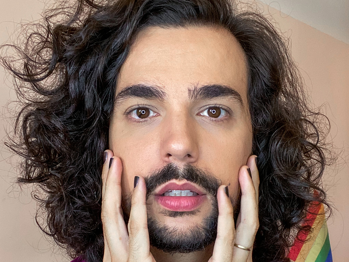 O ator, apresentador e influenciador digital Vitor diCastro