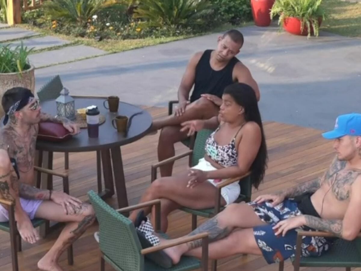 Peões reclamam da falta de higiene de colegas em A Fazenda 13