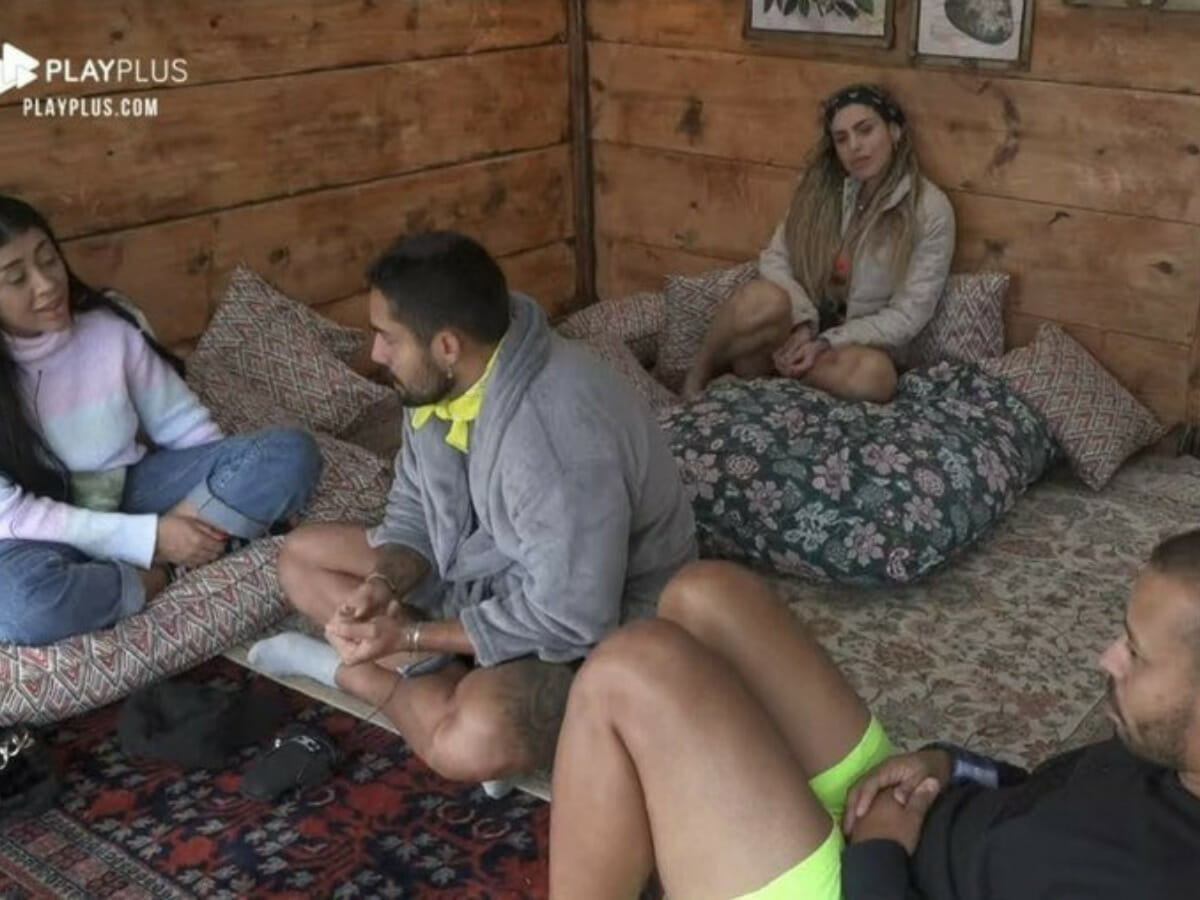 Peões na casa da árvore de A Fazenda