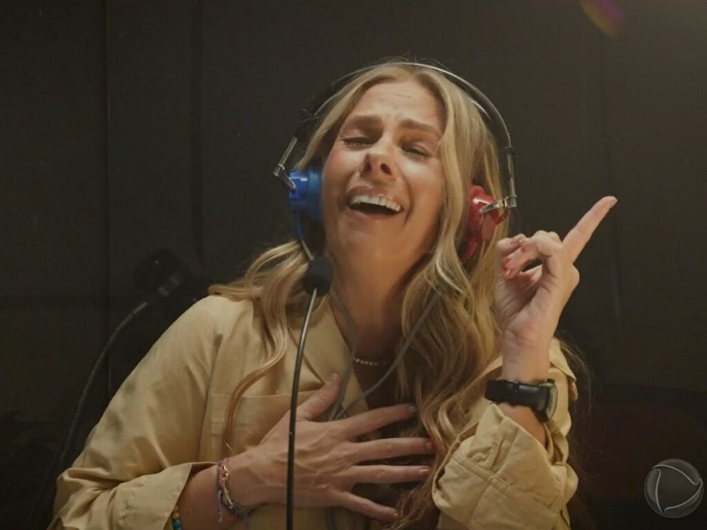 Adriane Galisteu apresentará A Fazenda 13