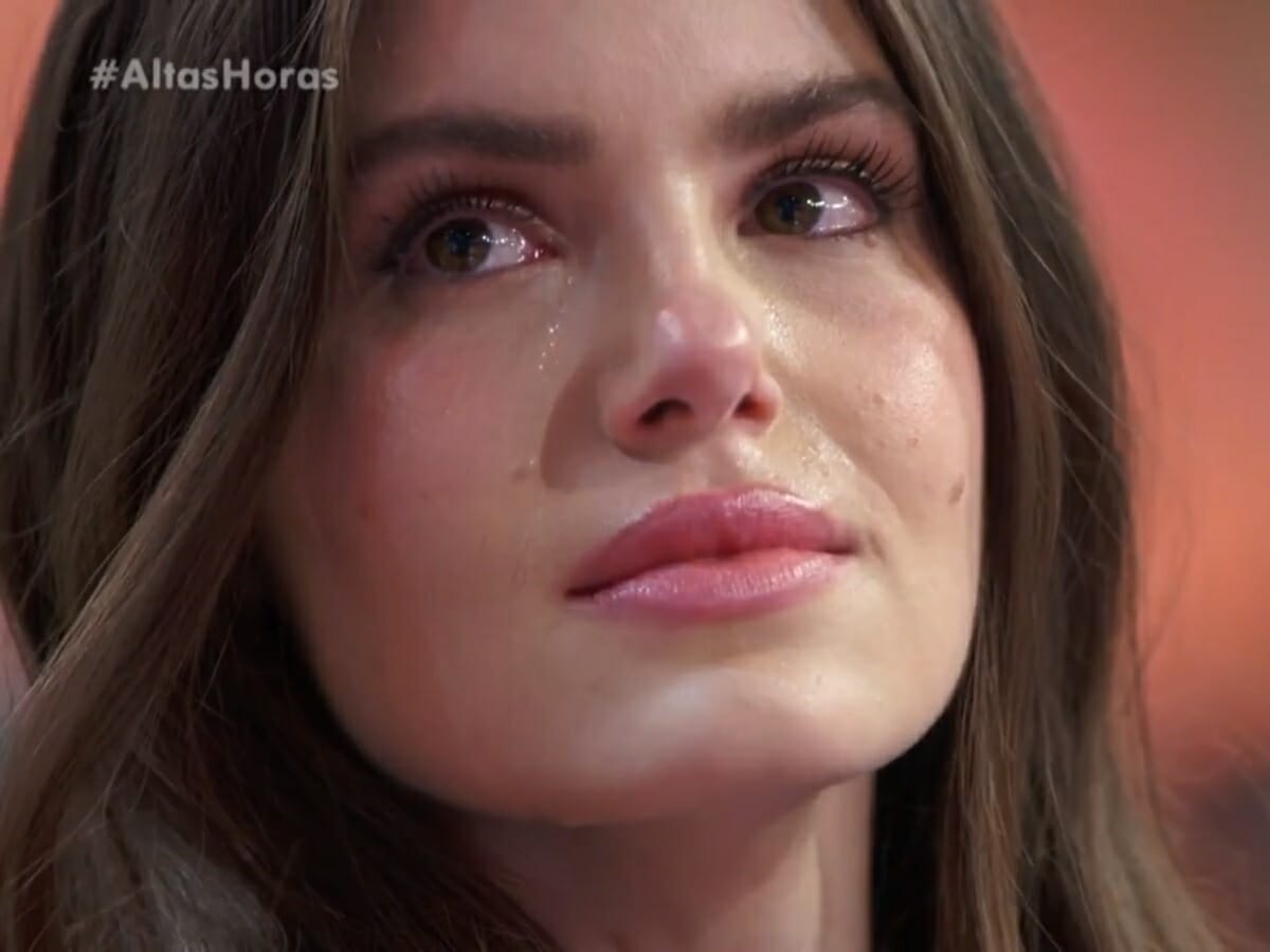 Camila Queiroz no Altas Horas