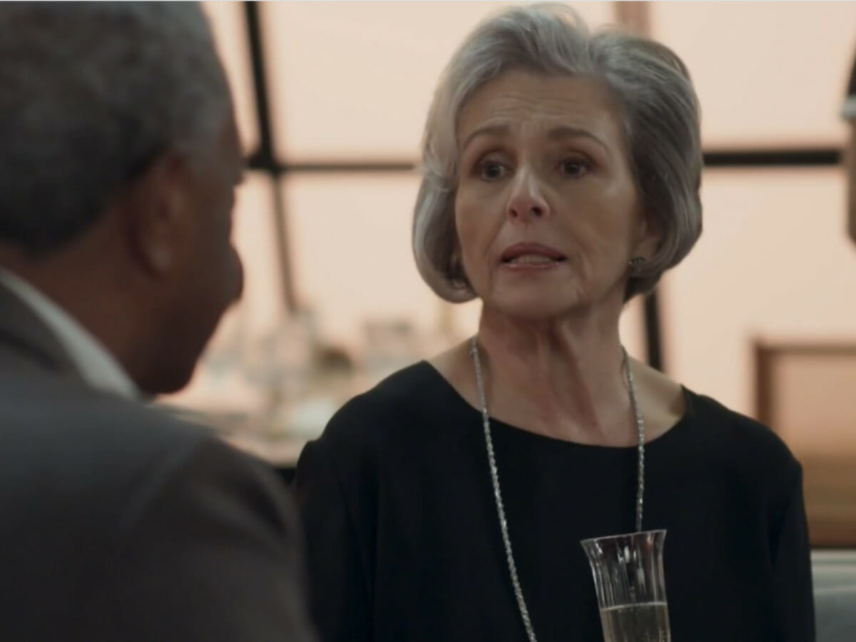 Sabine (Irene Ravache) em Pega Pega (Reprodução/Globo)