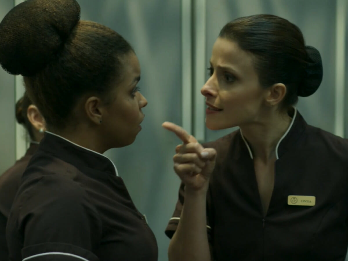 Tânia (Jeniffer Nascimento) e Cíntia (Bruna Spínola) em Pega Pega (Reprodução/Globo)