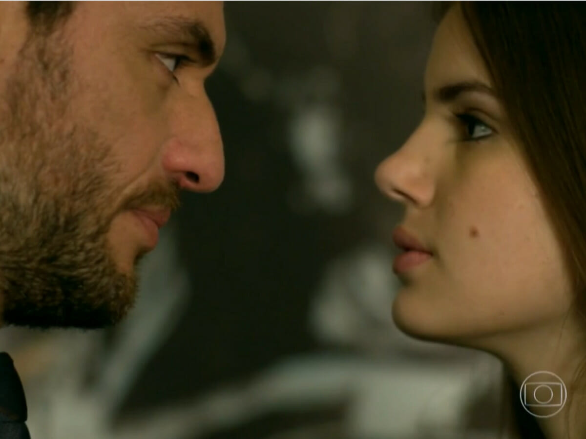 Alex (Rodrigo Lombardi) e Angel (Camila Queiroz) em Verdades Secretas (Reprodução/Globo)